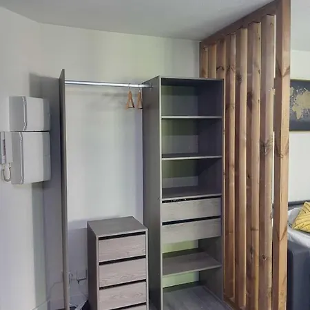 Cosy studio de 26m avec BALCON dans le centre! Appartement *