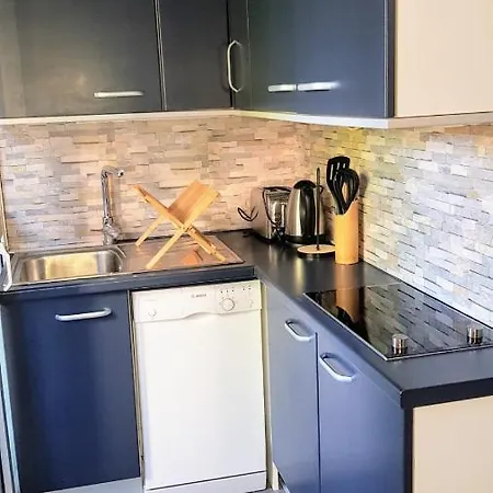 Cosy studio de 26m avec BALCON dans le centre! Appartement